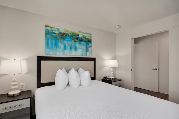 WaterWalk Extended Stay Charlotte - Arrowood suite in Charlotte, North Carolina