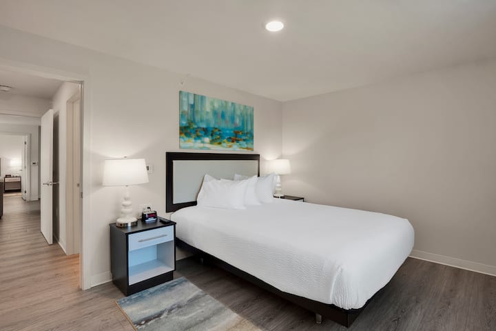 WaterWalk Extended Stay Charlotte - Arrowood suite in Charlotte, North Carolina