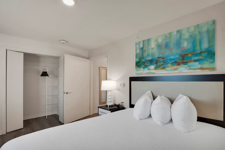 WaterWalk Extended Stay Charlotte - Arrowood suite in Charlotte, North Carolina