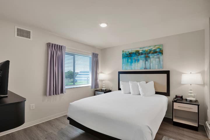 WaterWalk Extended Stay Charlotte - Arrowood suite in Charlotte, North Carolina