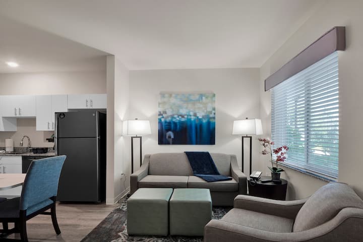 WaterWalk Extended Stay Charlotte - Arrowood suite in Charlotte, North Carolina