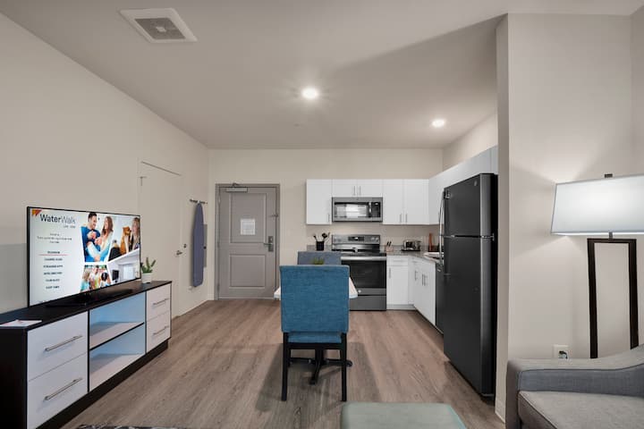 WaterWalk Extended Stay Charlotte - Arrowood suite in Charlotte, North Carolina