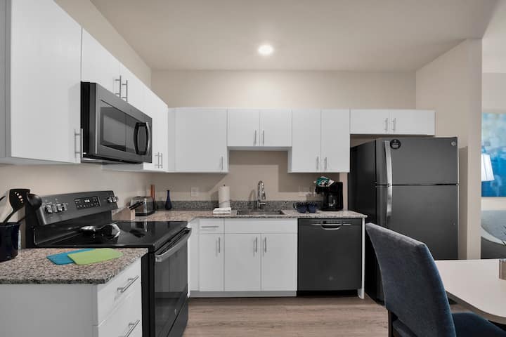 WaterWalk Extended Stay Charlotte - Arrowood suite in Charlotte, North Carolina