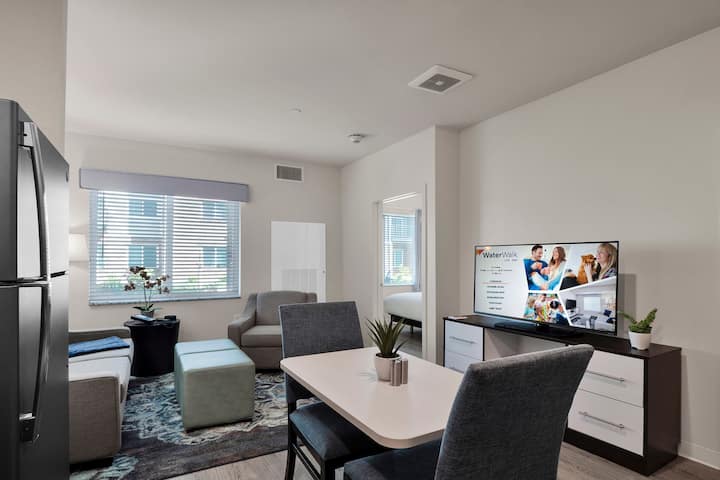 WaterWalk Extended Stay Charlotte - Arrowood suite in Charlotte, North Carolina