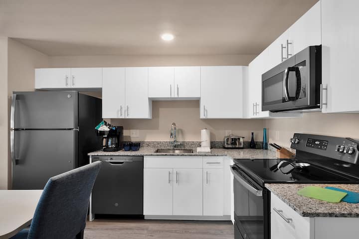 WaterWalk Extended Stay Charlotte - Arrowood suite in Charlotte, North Carolina