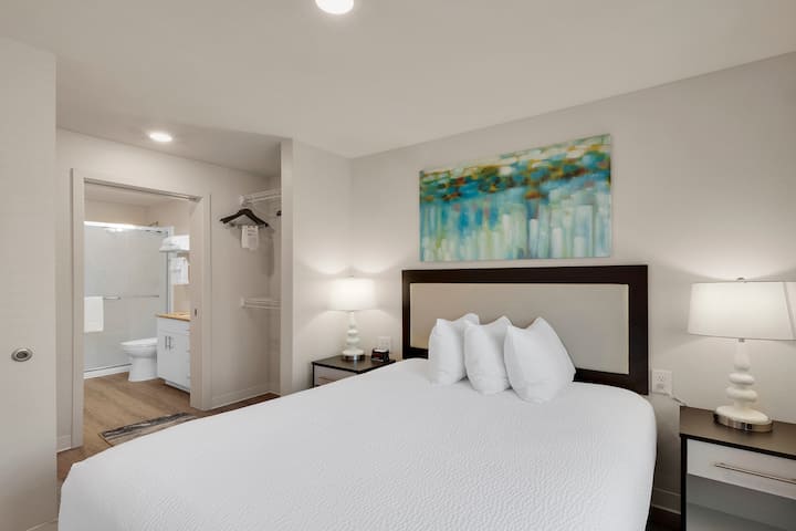 WaterWalk Extended Stay Charlotte - Arrowood suite in Charlotte, North Carolina