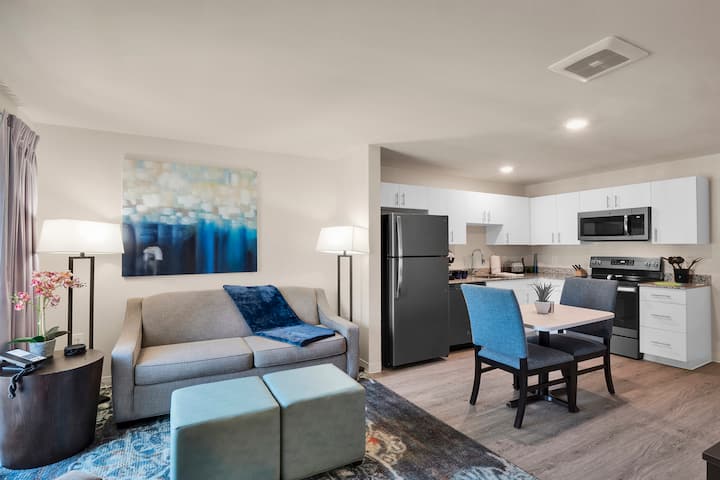 WaterWalk Extended Stay Charlotte - Arrowood suite in Charlotte, North Carolina