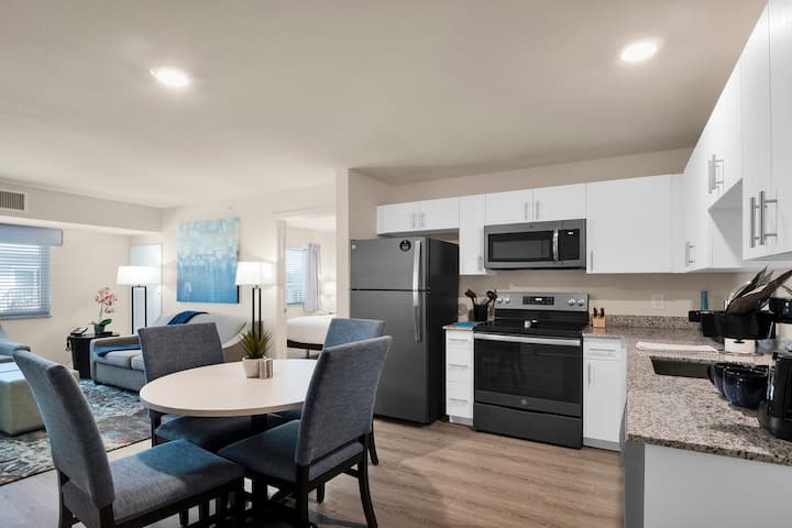 WaterWalk Extended Stay Charlotte - Arrowood suite in Charlotte, North Carolina