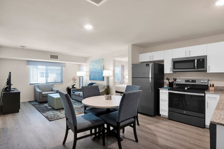 WaterWalk Extended Stay Charlotte - Arrowood suite in Charlotte, North Carolina