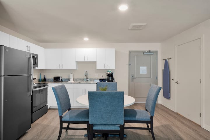 WaterWalk Extended Stay Charlotte - Arrowood suite in Charlotte, North Carolina