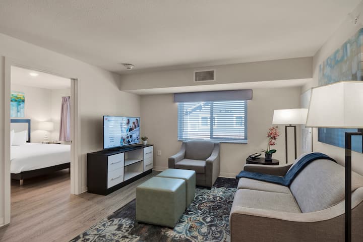 WaterWalk Extended Stay Charlotte - Arrowood suite in Charlotte, North Carolina