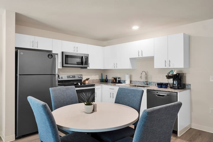 WaterWalk Extended Stay Charlotte - Arrowood suite in Charlotte, North Carolina