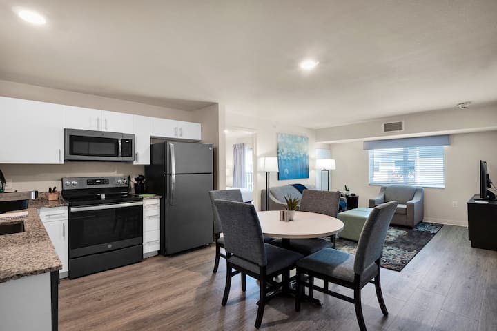 WaterWalk Extended Stay Charlotte - Arrowood suite in Charlotte, North Carolina