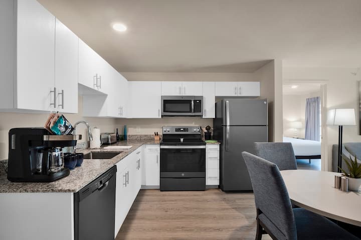 WaterWalk Extended Stay Charlotte - Arrowood suite in Charlotte, North Carolina