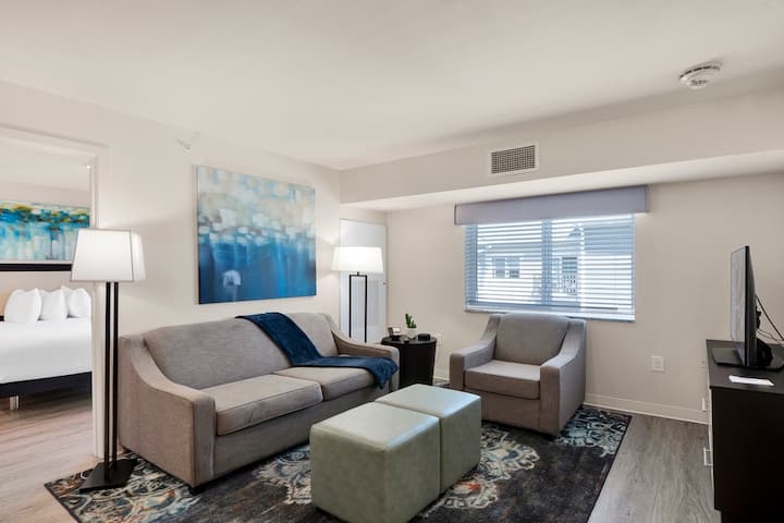 WaterWalk Extended Stay Charlotte - Arrowood suite in Charlotte, North Carolina
