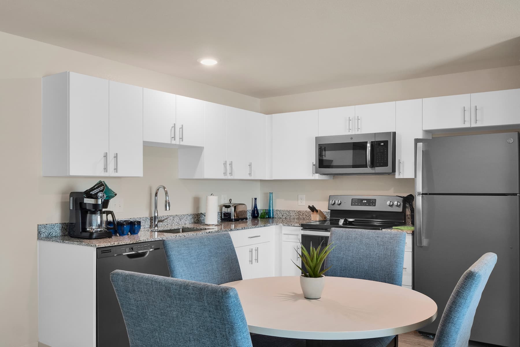 WaterWalk Extended Stay Charlotte - Arrowood suite in Charlotte, North Carolina