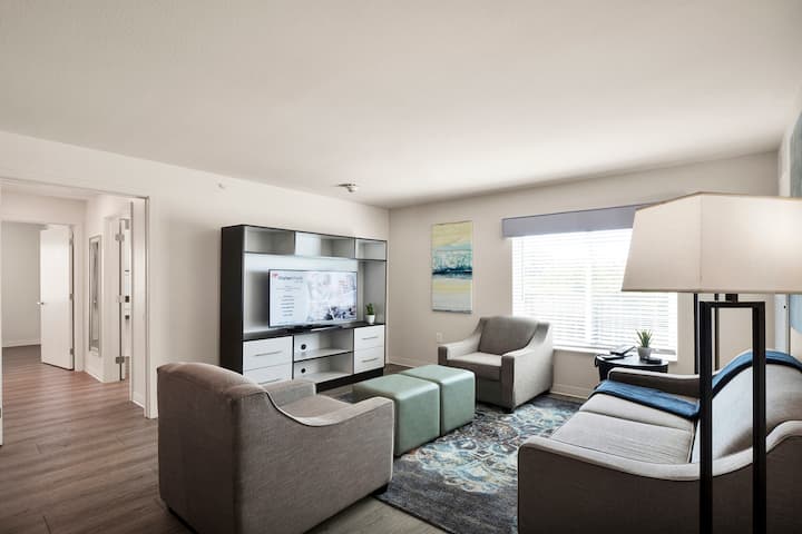 WaterWalk Extended Stay Charlotte - Arrowood suite in Charlotte, North Carolina