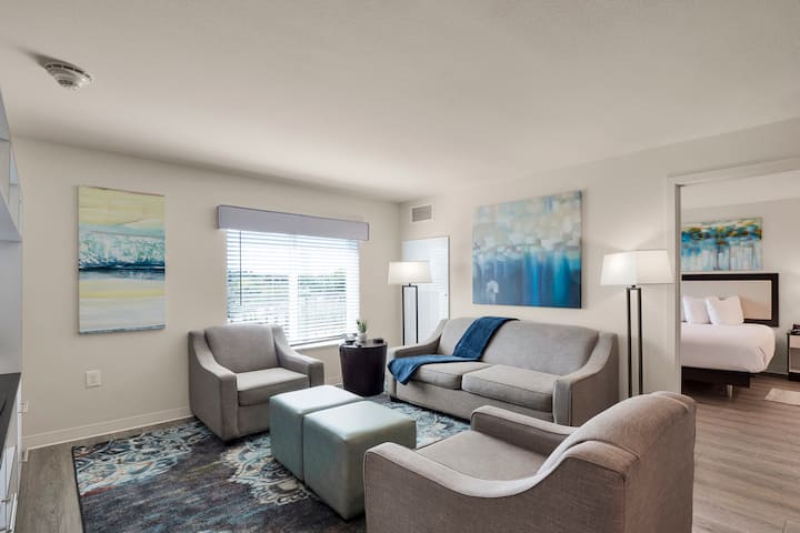 WaterWalk Extended Stay Charlotte - Arrowood suite in Charlotte, North Carolina