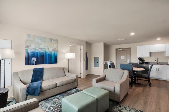 WaterWalk Extended Stay Charlotte - Arrowood suite in Charlotte, North Carolina