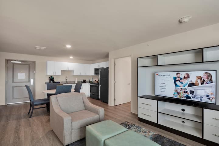 WaterWalk Extended Stay Charlotte - Arrowood suite in Charlotte, North Carolina