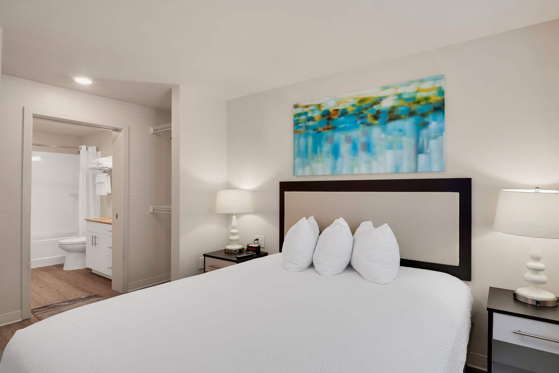 WaterWalk Extended Stay Charlotte - Arrowood suite in Charlotte, North Carolina