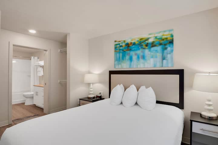 WaterWalk Extended Stay Charlotte - Arrowood suite in Charlotte, North Carolina
