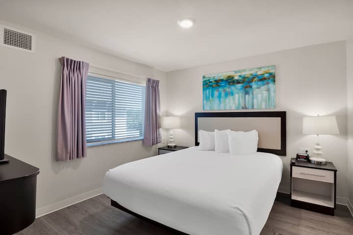 WaterWalk Extended Stay Charlotte - Arrowood suite in Charlotte, North Carolina