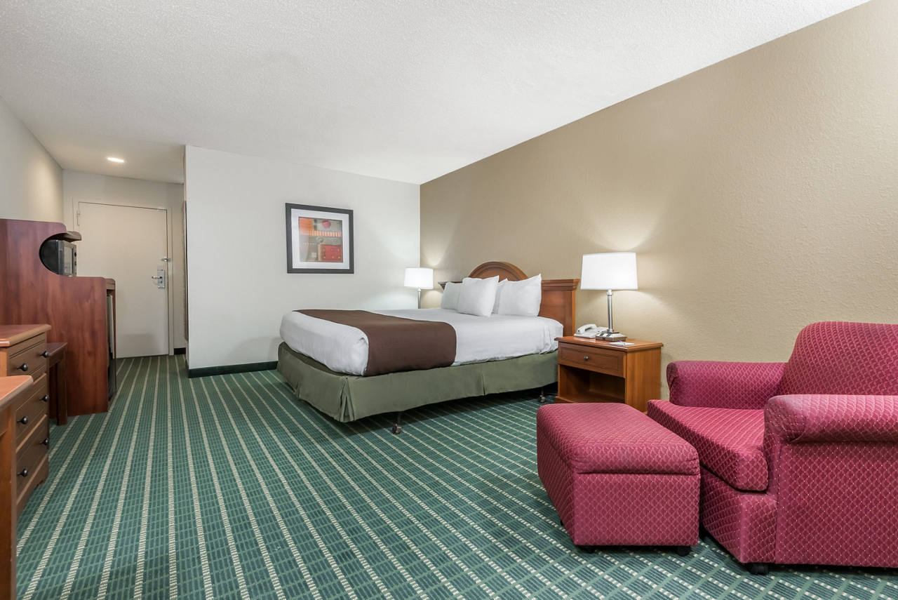 1 King Bed Room