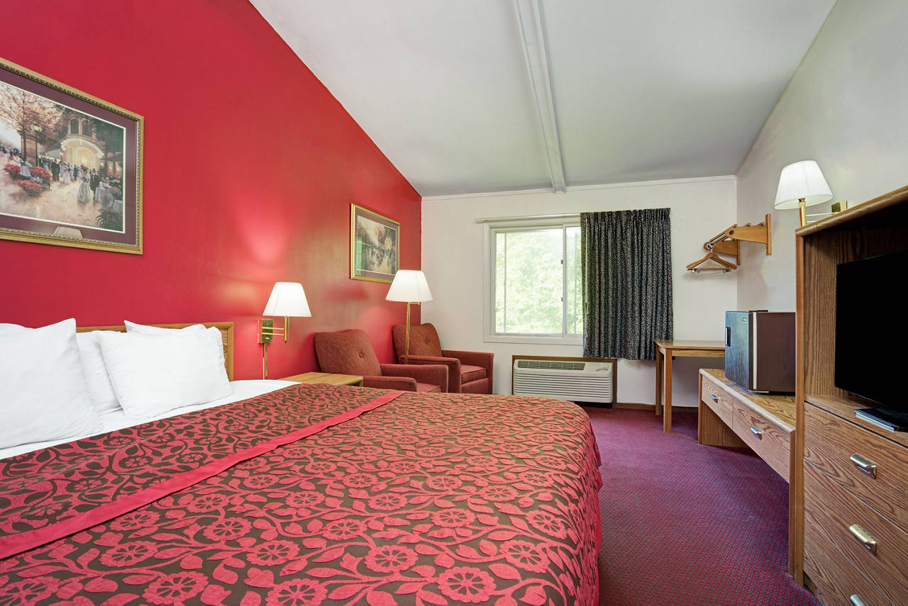 1 Queen Bed Room