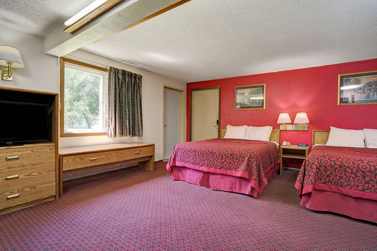 2 Queen Bed Room