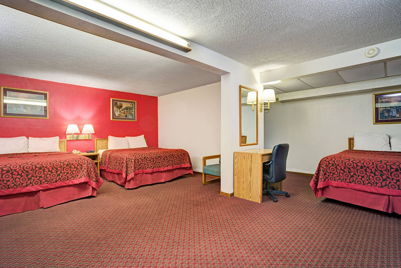 3 Queen Bed Room