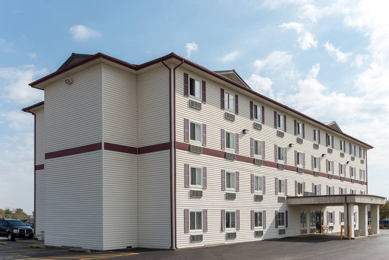 Welcome to the Super 8 Springfield East