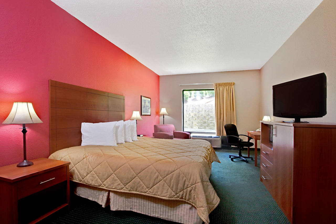 1 King Bed Room