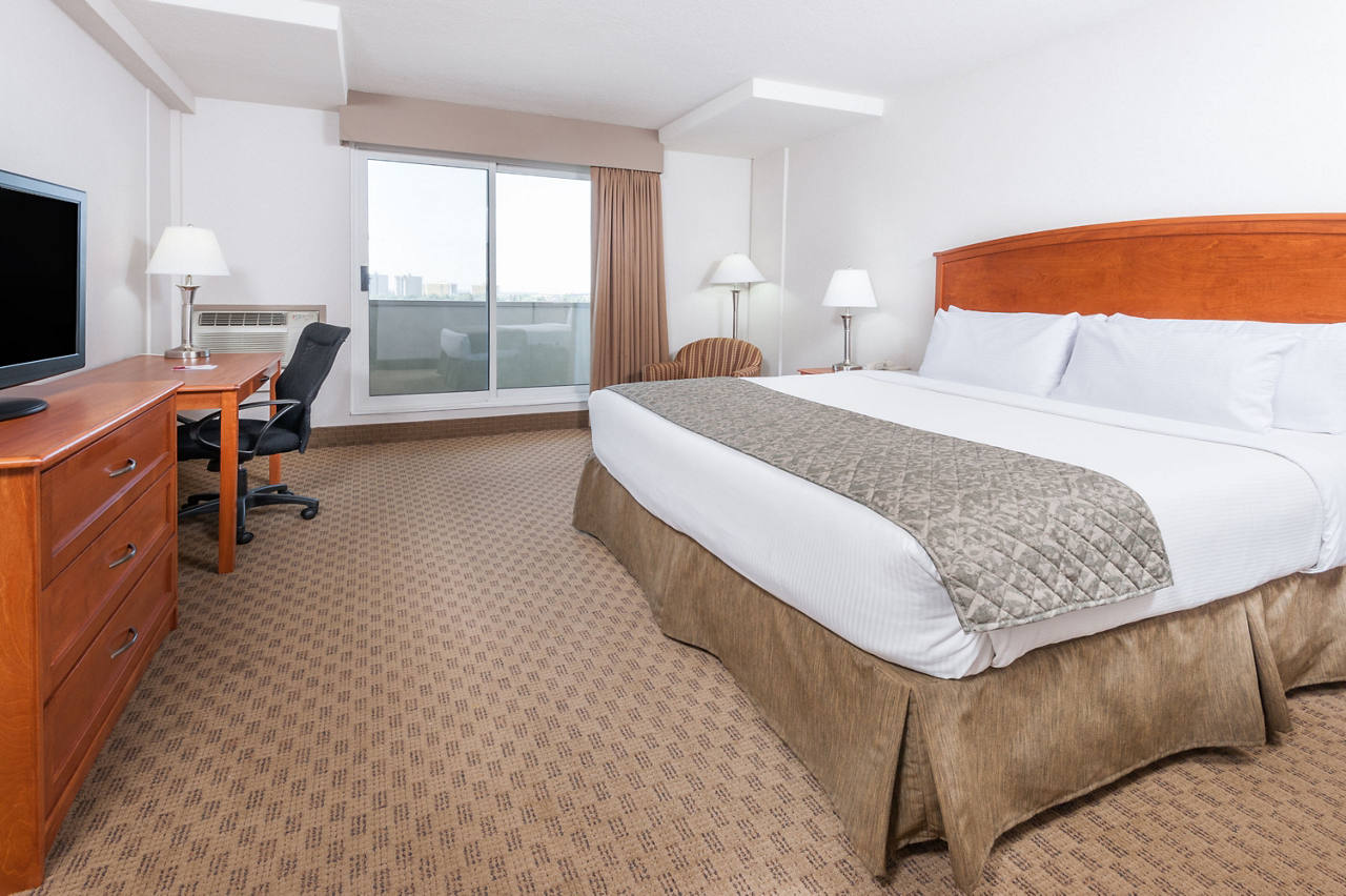 1 King Bed Room