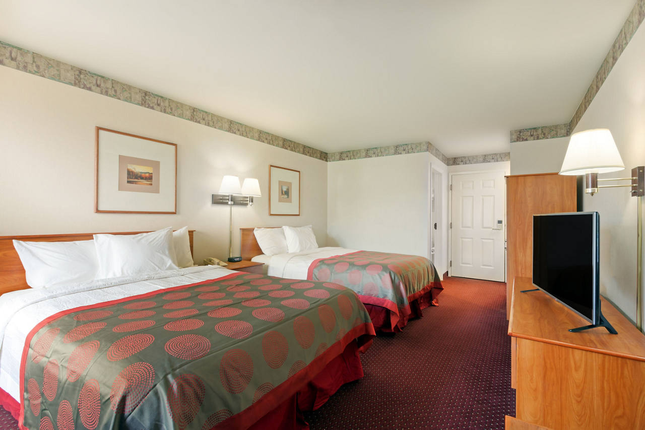 2 Queen Bed Room