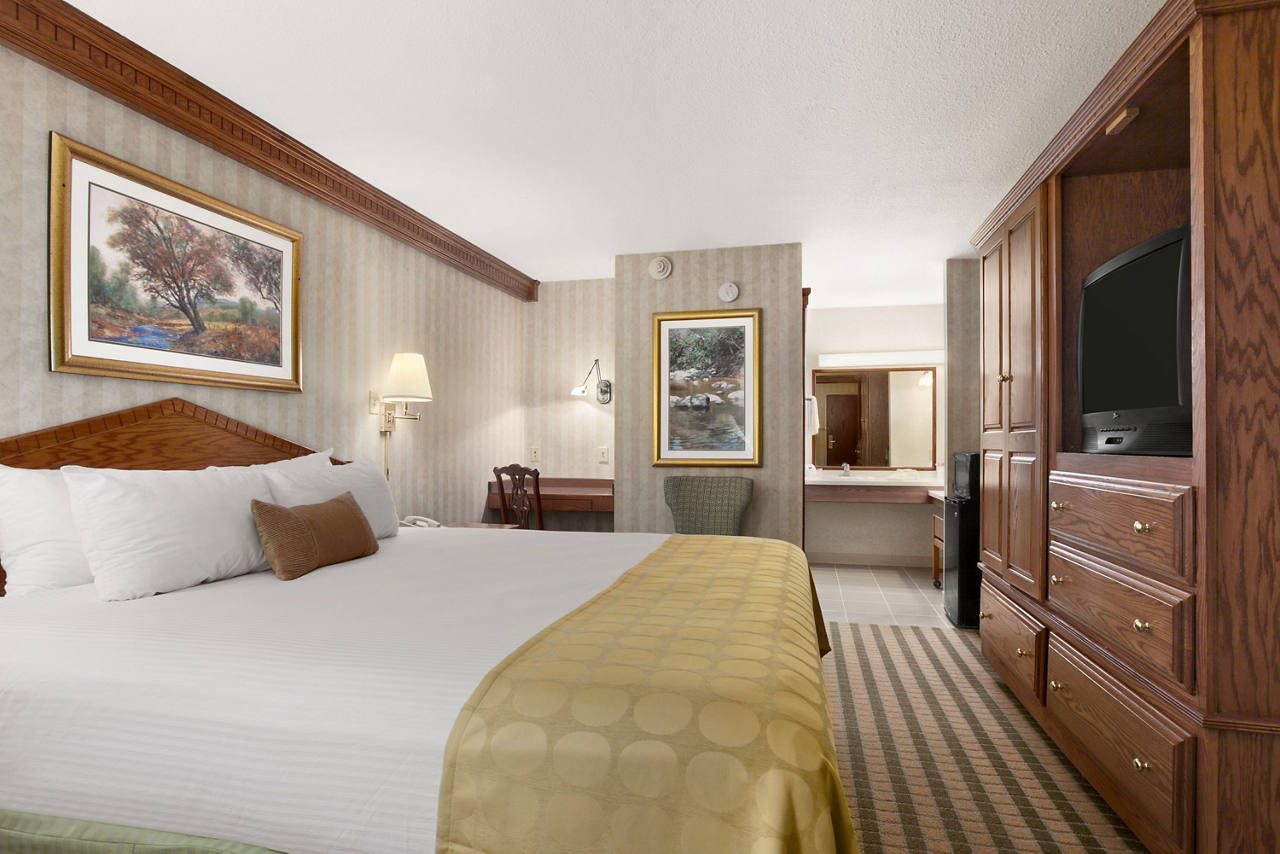 Standard King Bed Room
