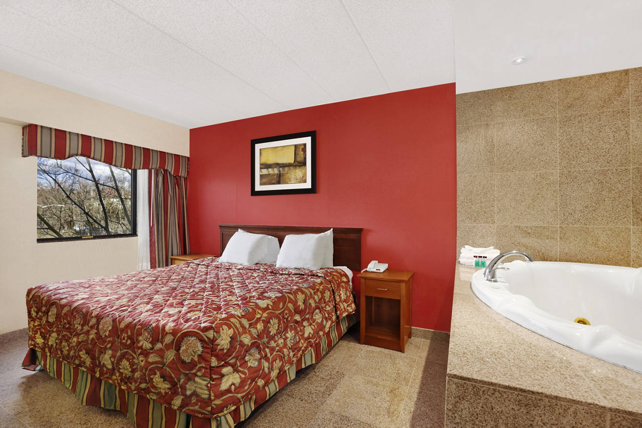 Jacuzzi Suite