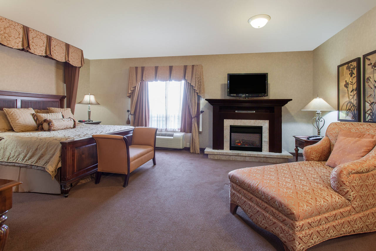 1 King Bed Suite