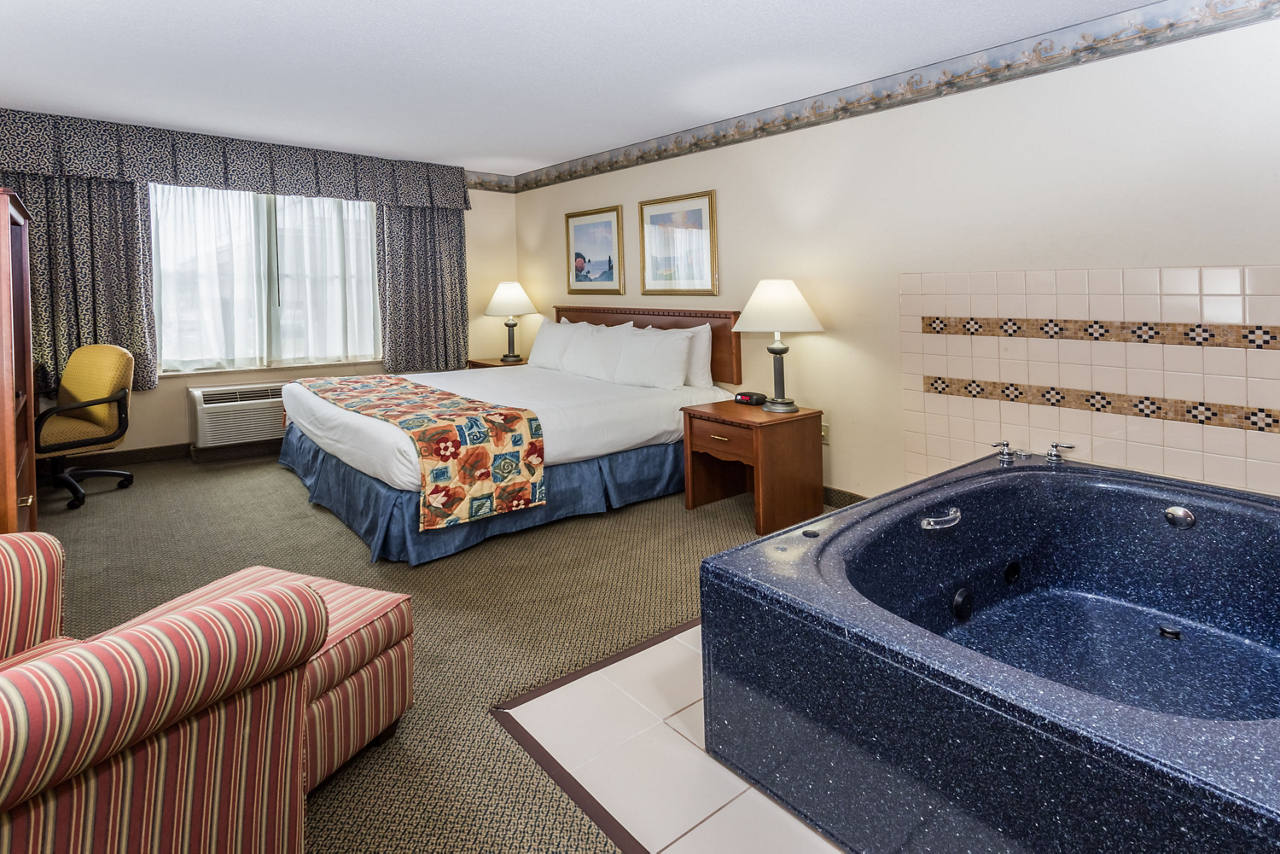 1 King Bed   Jacuzzi Suite