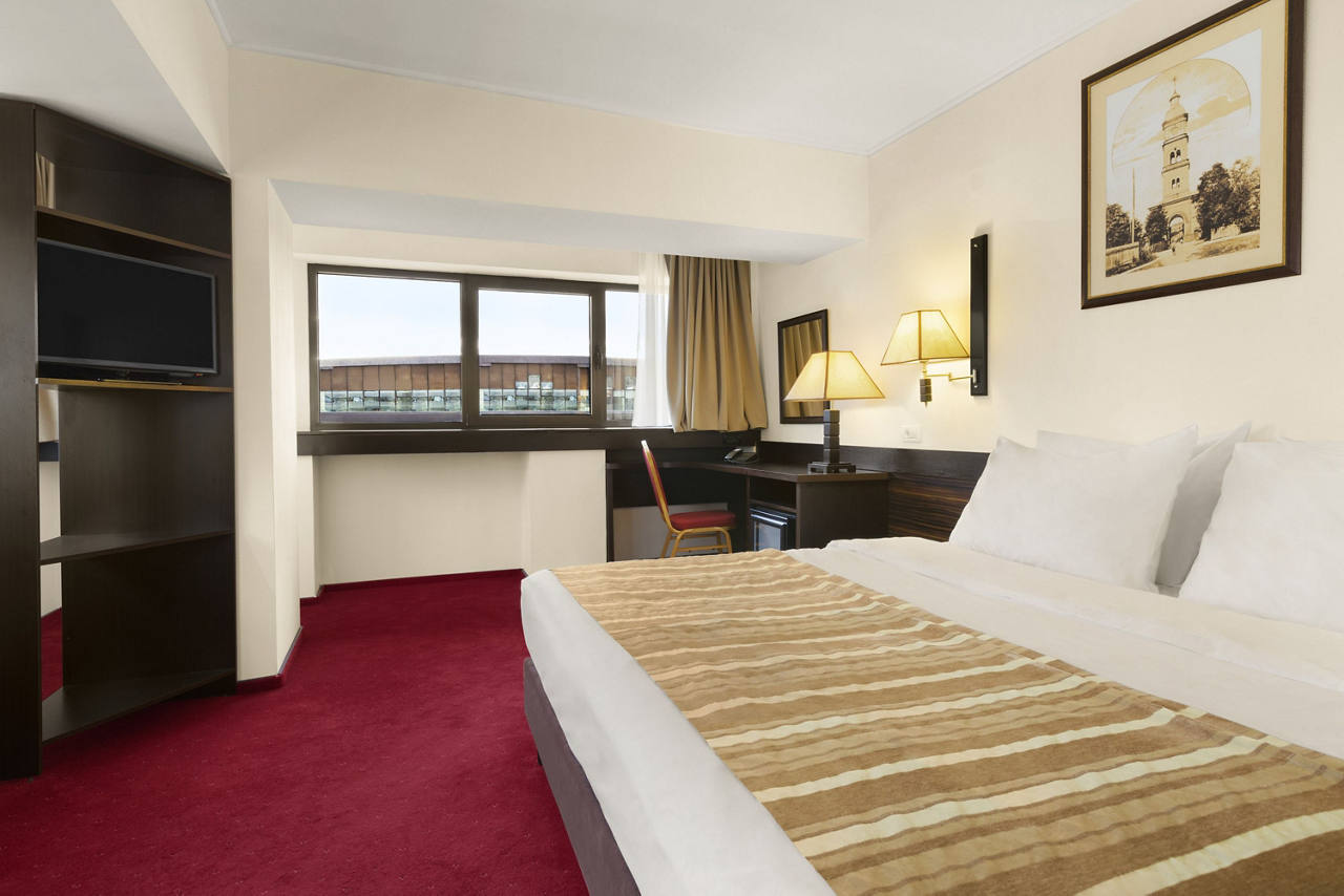 1 King Bed Suite