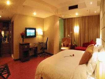 1 King Bed Suite