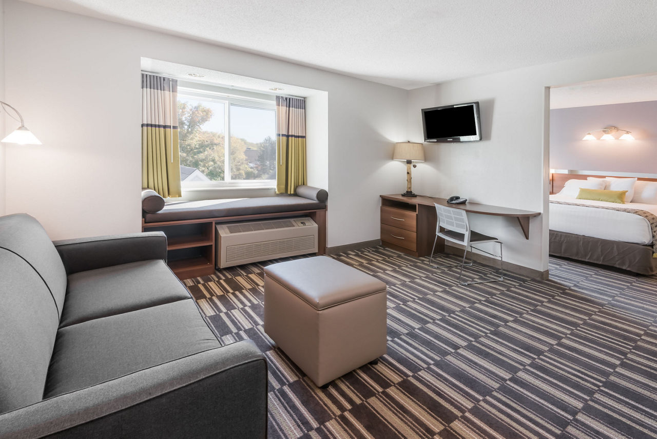 1 Queen Suite