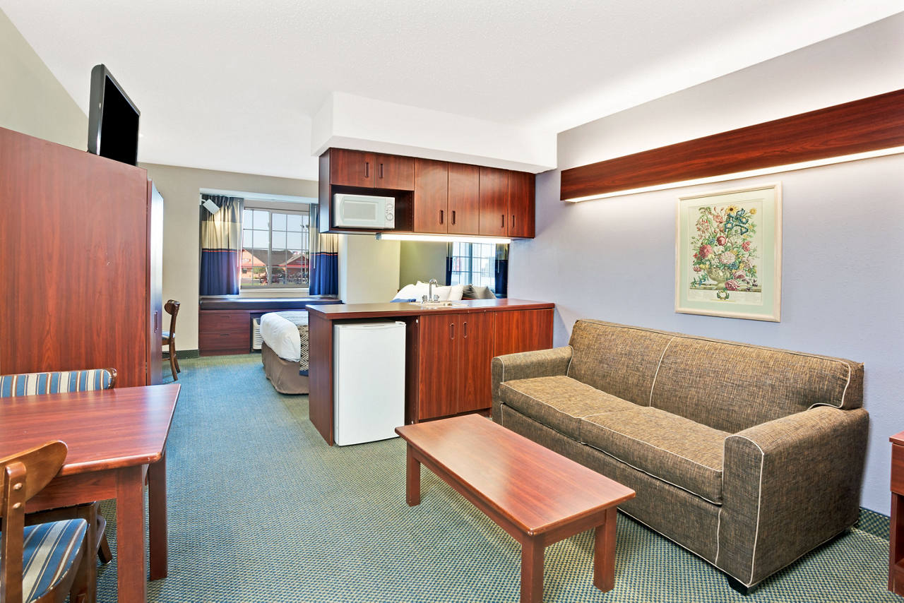 1 Queen Bed Suite