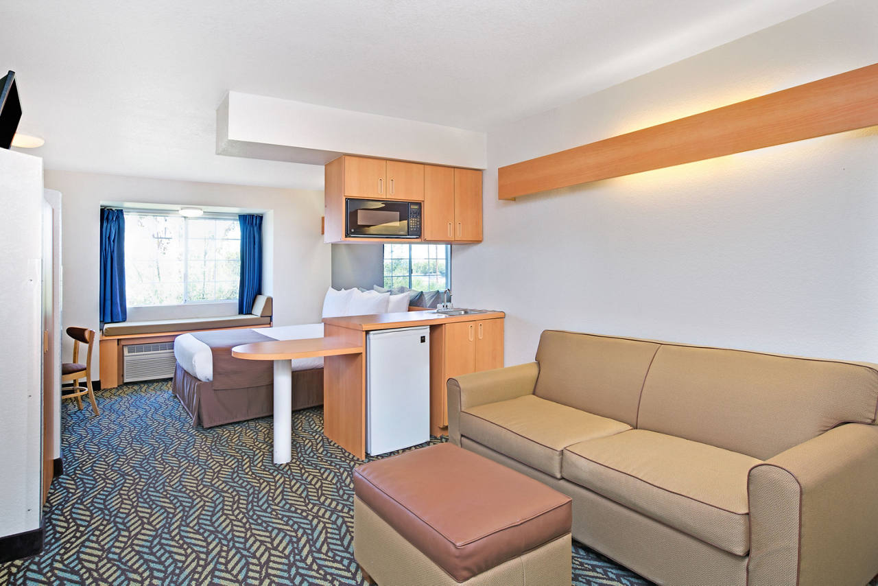 1 Queen Bed Suite