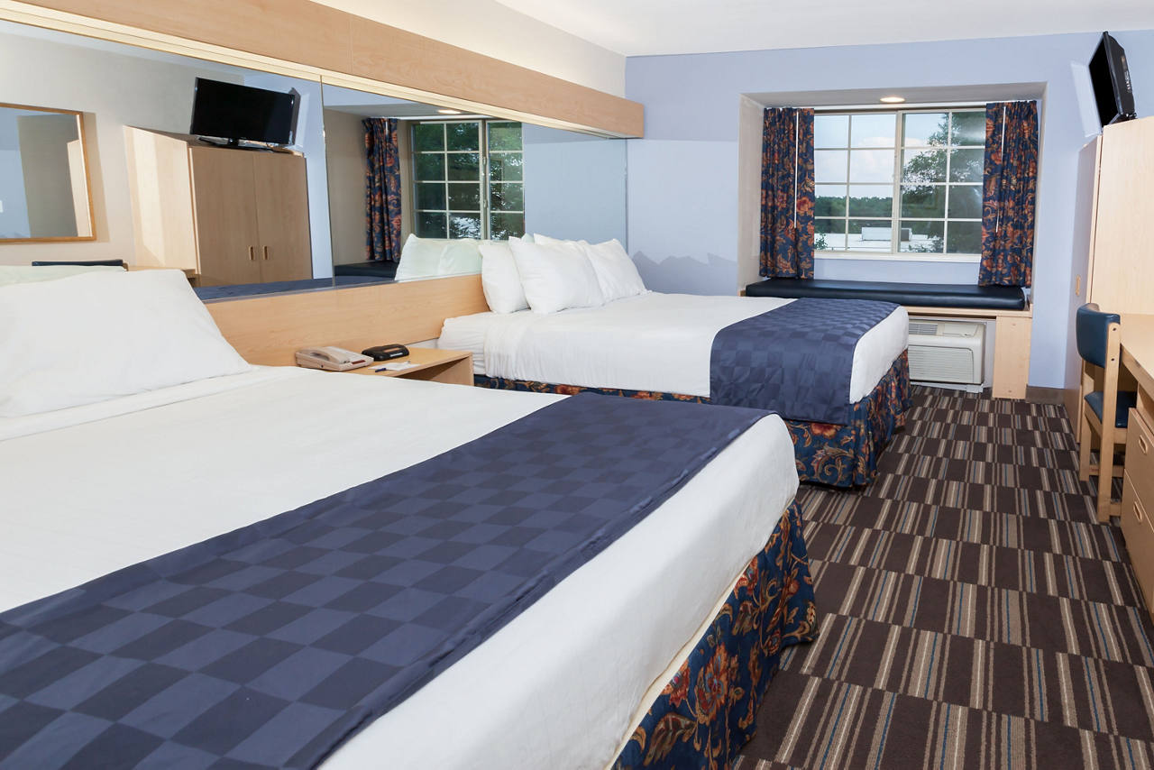 2 Queen Bed Room