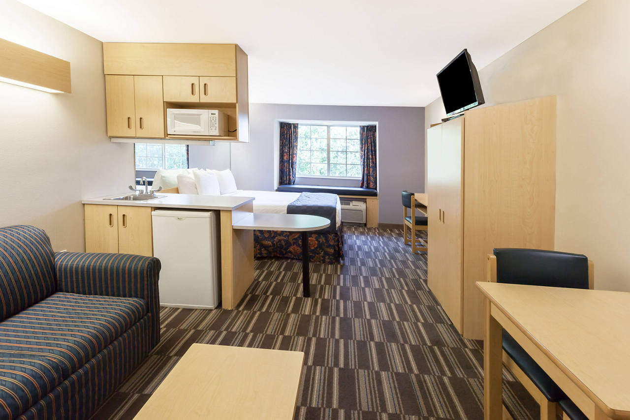 1 Queen Suite