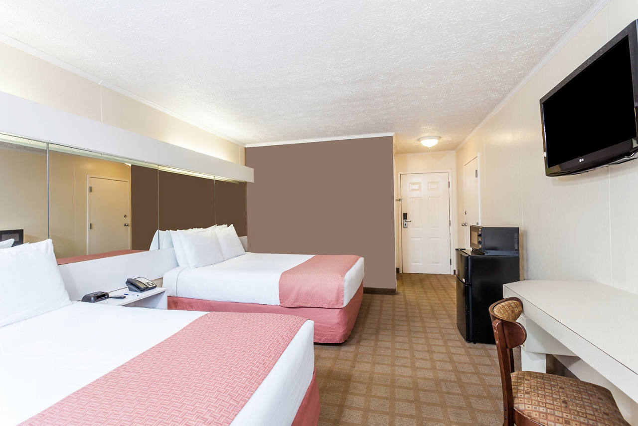 2 Queen Bed Room
