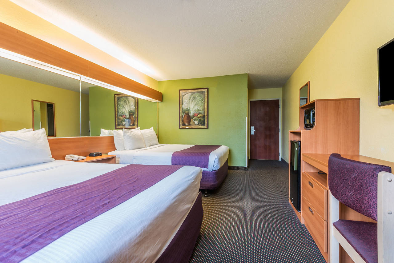 2 Queen Bed Room