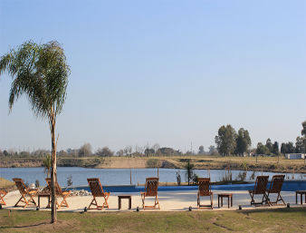 Outdoor Pool and Lago