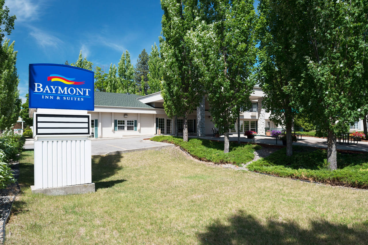 Welcome To The Baymont Suites Coeur D Alene